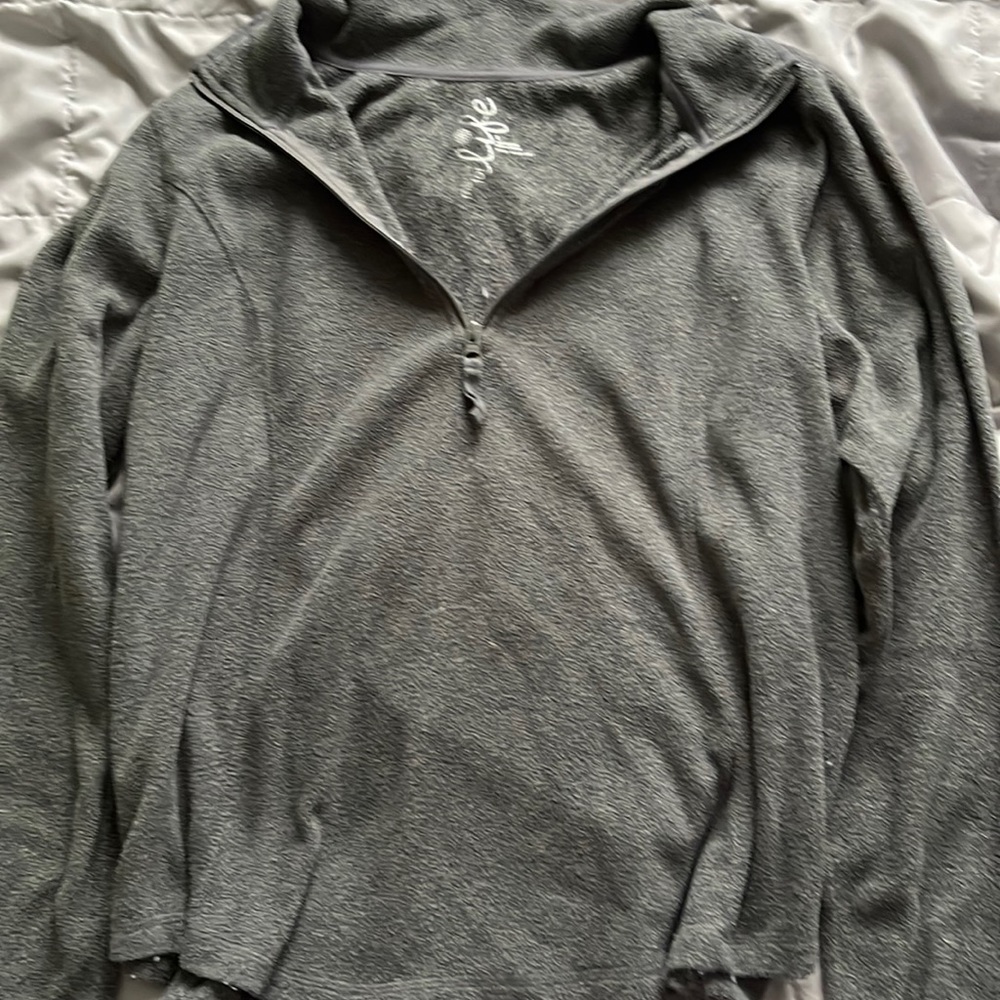 Cute/ comfortable gray sweatshirt. Size L